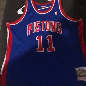 Throw back Thomas jersey and a Mike Bibby jersey